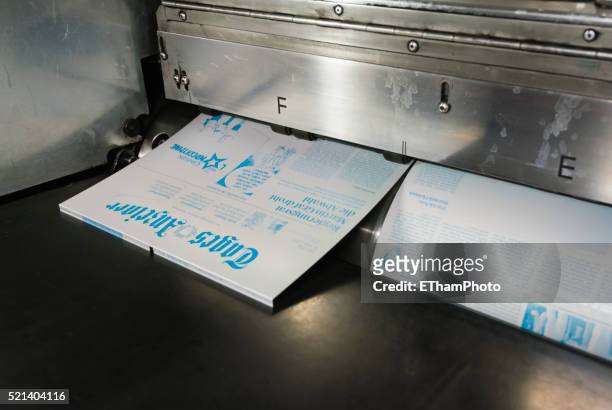 newspaper production at tamedia zurich printing plant - printing zurich stock-fotos und bilder