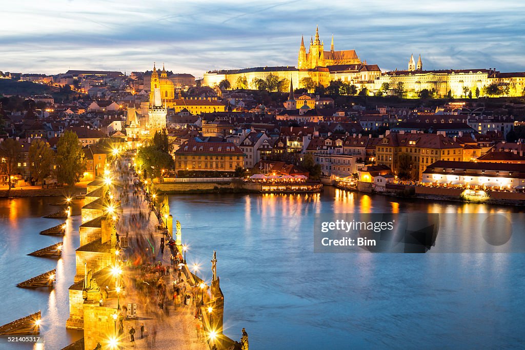 Puente Charles, al río Vltava y Distrito del Castillo de Praga