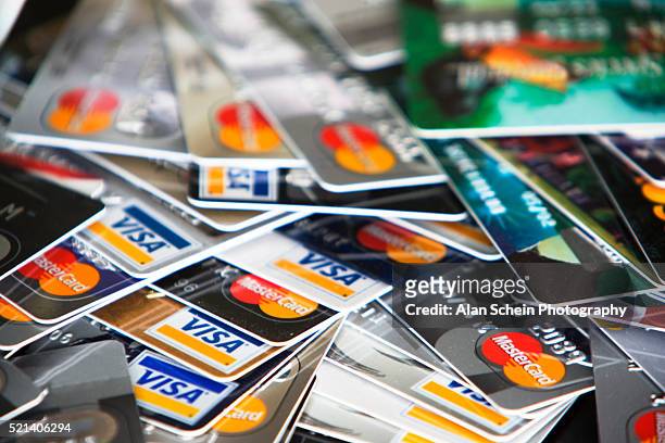 pile of credit cards - credit card and stapel stockfoto's en -beelden