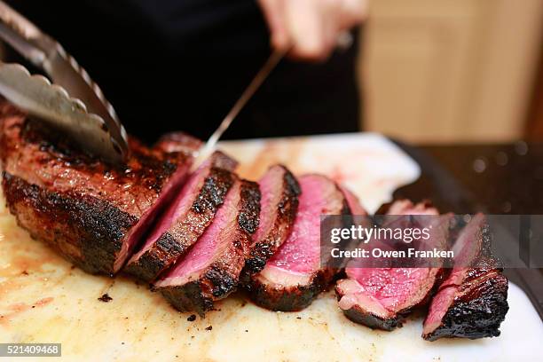 cooking beef at home - steek stock pictures, royalty-free photos & images