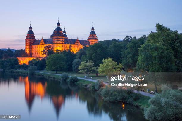 schloss johannisburg palace and parklands along main river at dusk - aschaffenburg schloss johannisburg ストックフォトと画像