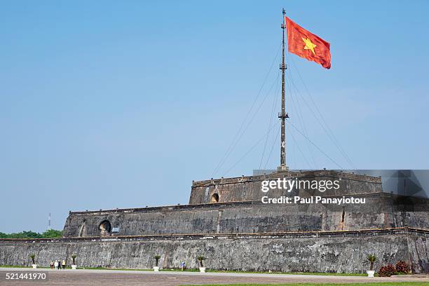 flag tower, citadel, hue, vietnam - vietnam flag stock pictures, royalty-free photos & images