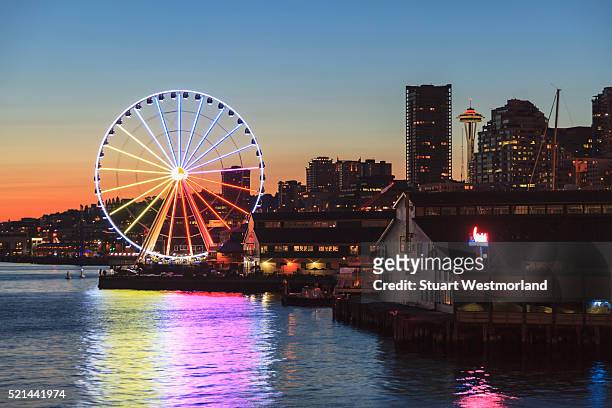 great wheel and waterfront - seattle stock pictures, royalty-free photos & images