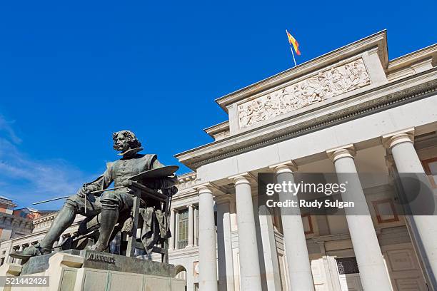 diego velazquez memorial outside the museum del prado - museo del prado fotografías e imágenes de stock