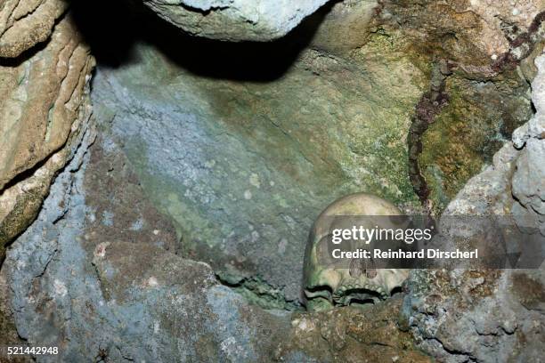 old skulls hidden in rock islands near malwawa, indonesia - cannibalism - fotografias e filmes do acervo