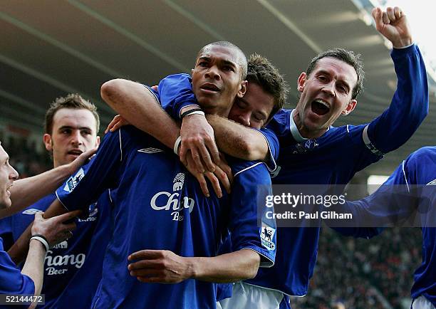 Marcus Bent celebrates scoring the equalising goal in stoppage time with his team mates during the Barclays Premiership match between Southampton and...