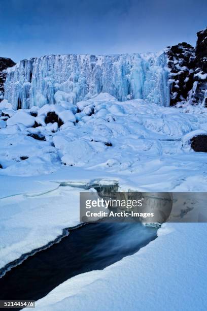 oxararfoss waterfalls, almannagja,thingvellir national park, iceland - frozen waterfall stockfoto's en -beelden