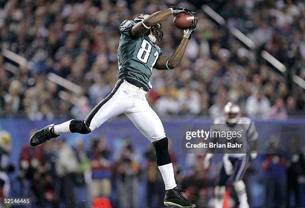 Wide receiver Terrell Owens of the Philadelphia Eagles makes the reception for a 30-yard completion during the first quarter of Super Bowl XXXIX...