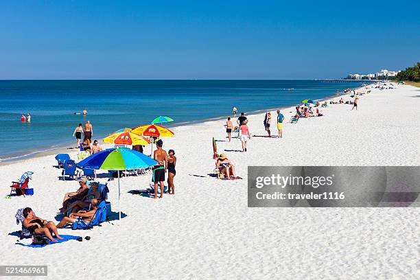 naples beach, florida - naples beach stockfoto's en -beelden