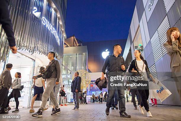 evening shoppers at sanlitun's taikooli outdoor mall - china middle class stock pictures, royalty-free photos & images