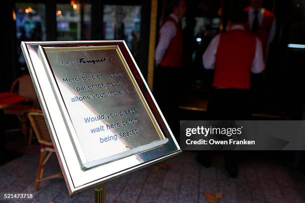 sign asking guests to wait to be seated, at the upscale restaurant fouquet's, champs elysees, paris - fouquet stock pictures, royalty-free photos & images