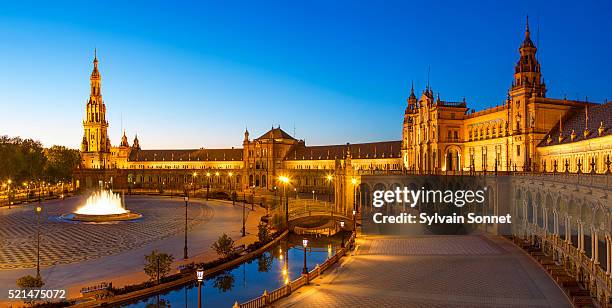 sevilla, plaza de espana at dusk - seville fotografías e imágenes de stock