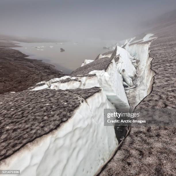 glacier covered with ash, iceland - earth ice melt stock pictures, royalty-free photos & images