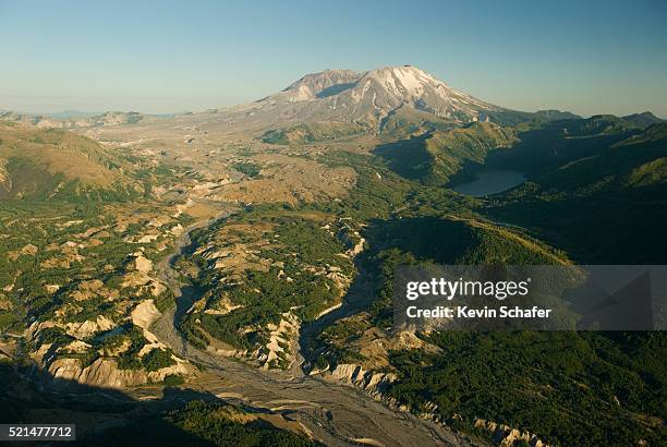 toutle river valley mt. st. helens - mount st helens stock-fotos und bilder