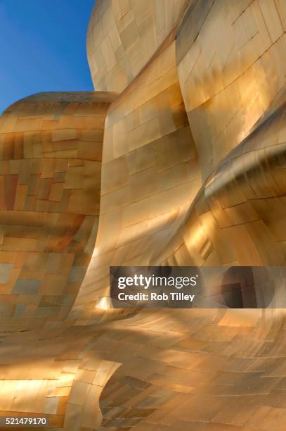 emp abstract - frank gehry fotografías e imágenes de stock