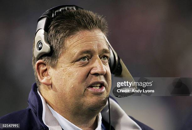 Offensive coordinator Charlie Weis of the New England Patriots on the sidelines against the Philadelphia Eagles during Super Bowl XXXIX at Alltel...
