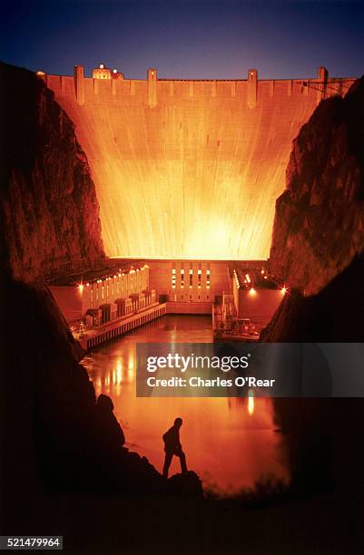 hoover dam at night - reservoir engineering stock pictures, royalty-free photos & images