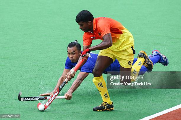 Harindra Dharmarathne of Sri Lanka controls the ball against Surasak Thammueangkhun of Thailand during 2016 Hockey World League Round 1 Semi-Final at...