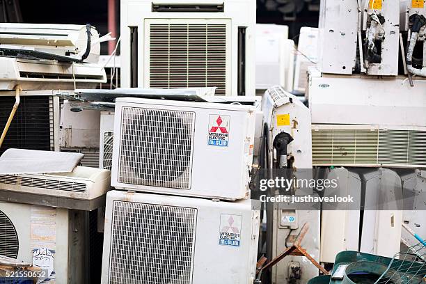 collecting and recycling air conditioners - mitsubishi group stockfoto's en -beelden