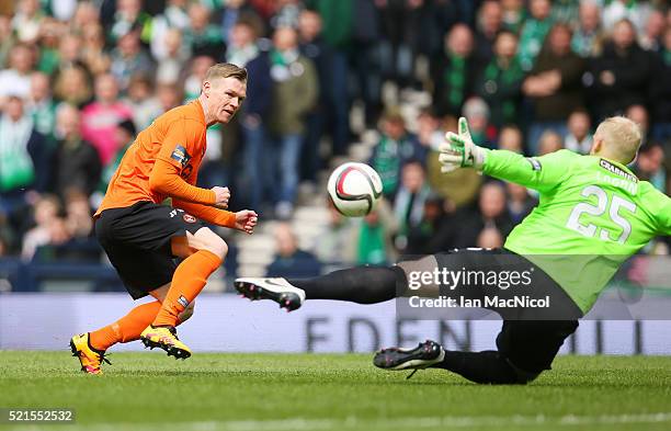 Billy McKay of Dundee United shoots at goal during the Scottish Cup Semi Final between Hibernian and Dundee United at Hampden Park on April 16, 2016...