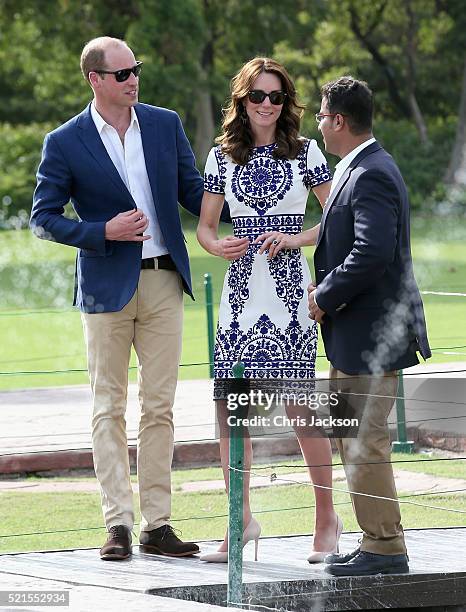 Prince William, Duke of Cambridge and Catherine, Duchess of Cambridge walk in front of the Taj Mahal on April 16, 2016 in Agra, India. This is the...
