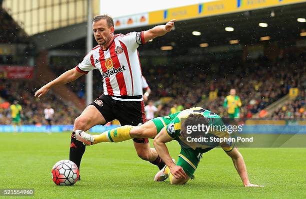 Lee Cattermole of Sunderland is challenged by Matthew Jarvis of Norwich City during the Barclays Premier League match between Norwich City and...