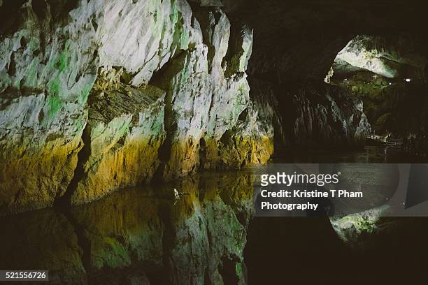 akiyoshido cave - land mines stock-fotos und bilder