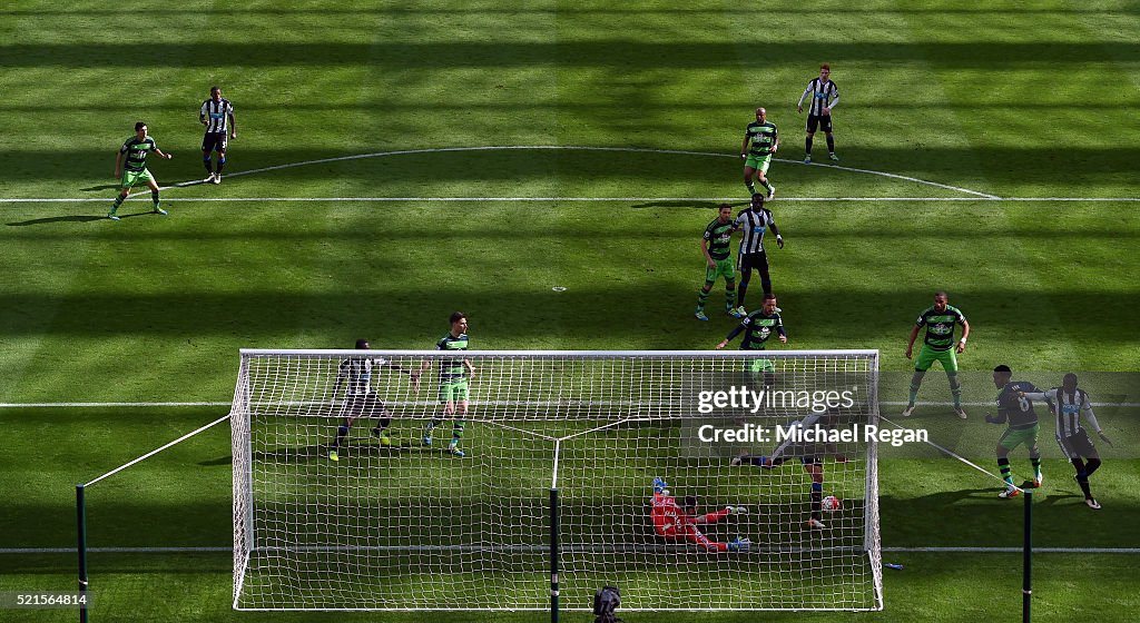 Newcastle United v Swansea City - Premier League