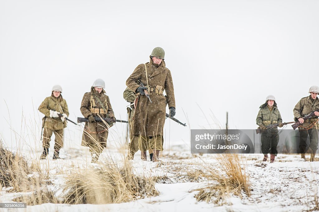 La Segunda Guerra Mundial (World Guerra II soldados en la nieve