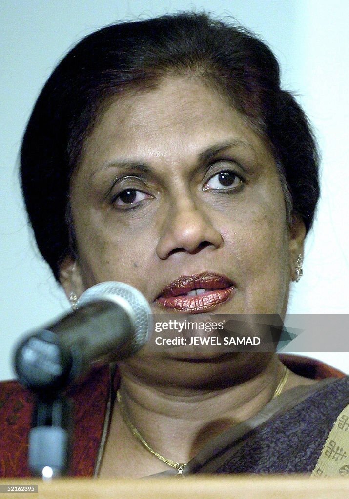 Sri Lankan President Chandrika Kumaratunga answers a question during... News Photo Getty Images Sri Lankan President Chandrika Kumaratunga answers a question during... News Photo Getty Images