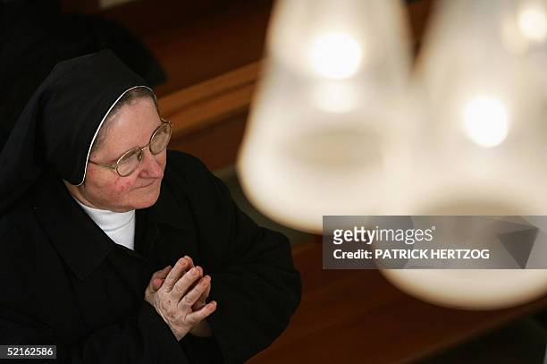 Nun attends a special mass for Ash Wednesday in the chapel of the Policlinico Gemelli in Rome, 09 February 2005. Pope John Paul II's continued...