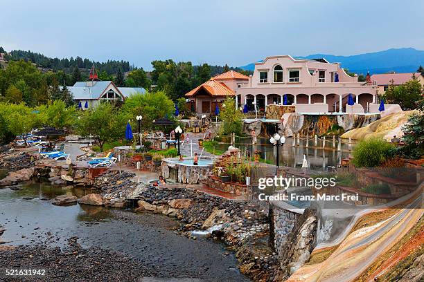 spa and san juan river in pagosa springs - pagosa springs - fotografias e filmes do acervo