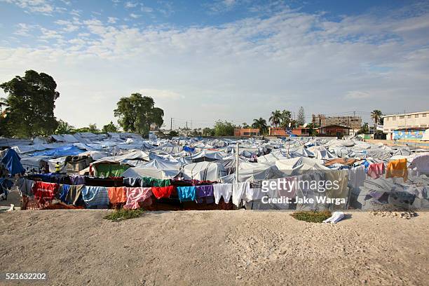 tent camp at port-au-prince - refugee camp stock pictures, royalty-free photos & images