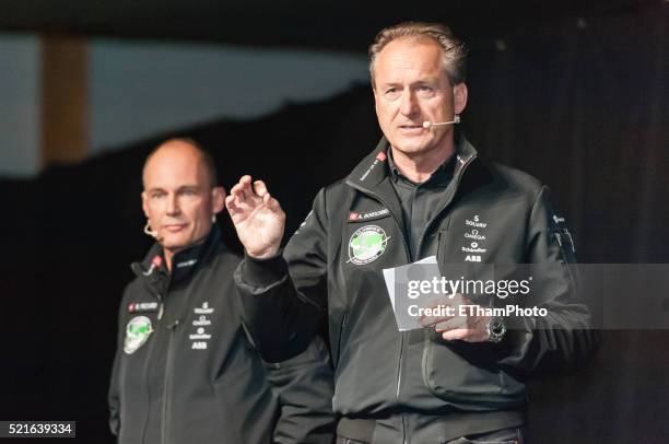 bertrand piccard and andre borschberg - bertrand piccard and andre borschberg stock pictures, royalty-free photos & images