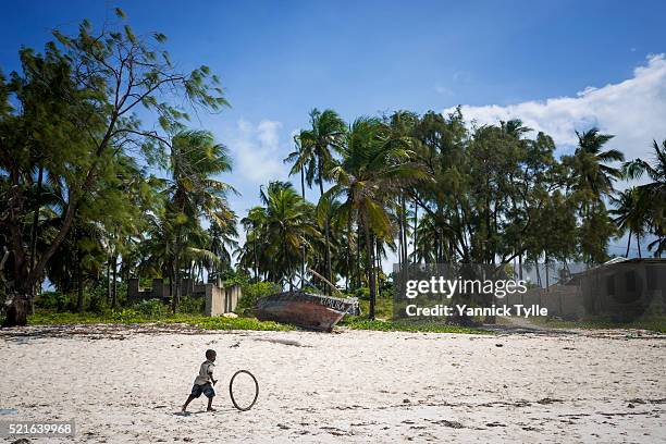 beach at zanzibar - hoop rolling stock pictures, royalty-free photos & images