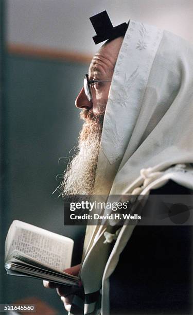 Orthodox Rabbiu Orthodox Rabbi Photos and Premium High Res Pictures - Getty Images