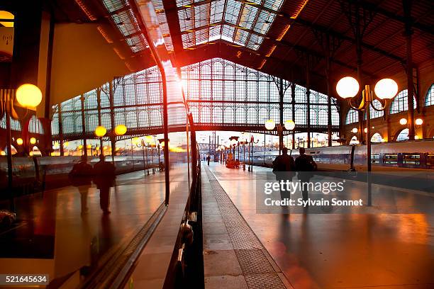 gare du nord - gare du nord stock pictures, royalty-free photos & images