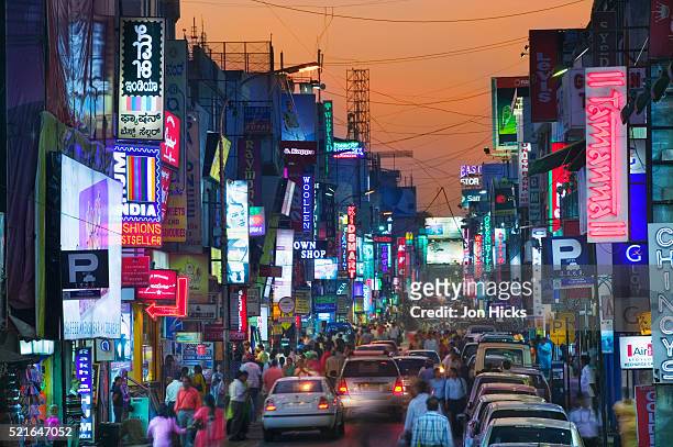 colorful signs on commercial street - bangalore city photos et images de collection