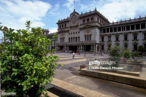 guatemala's national palace - ciudad de guatemala fotografías e imágenes de stock