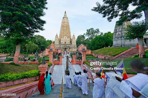 pilgrims of sri lankan at rituals, unesco world heritage site mahabodhi temple, bodhgaya, bihar, india - world heritage mahabodhi stock pictures, royalty-free photos & images