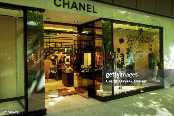 doors to chanel store - chanel store stock pictures, royalty-free photos & images