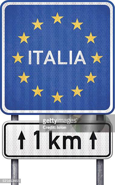 ilustraciones, imágenes clip art, dibujos animados e iconos de stock de frontera señal de tráfico de italia con 1 kilómetro/0,6 millas más adelante, señal blanca - kilometer