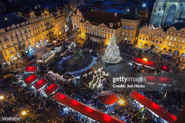 prague christmas market in old town square. - prague christmas market old town stockfoto's en -beelden