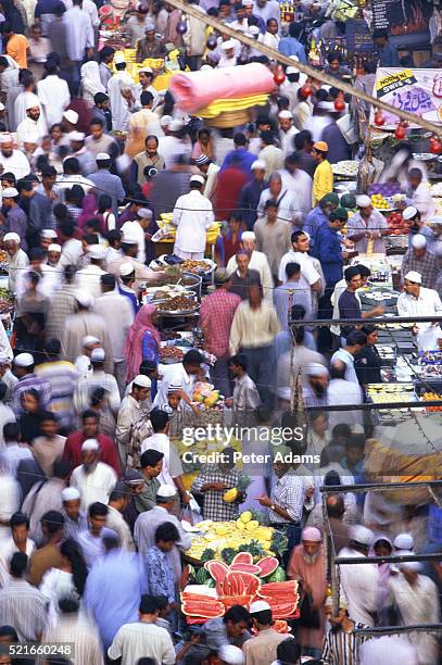 bazaar, bombay, india - indian market stock-fotos und bilder