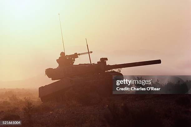 tank in fort irwin national training center - fort irwin army national training center stock-fotos und bilder