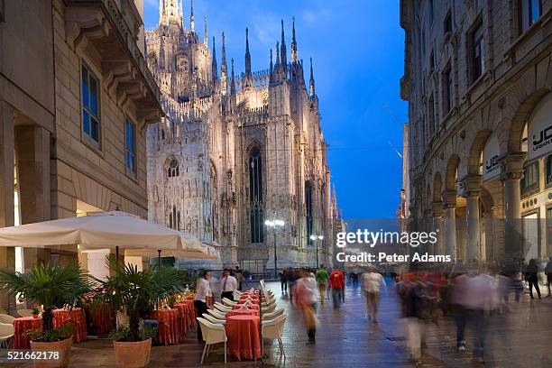 piazza del duomo - milan cafe stock pictures, royalty-free photos & images