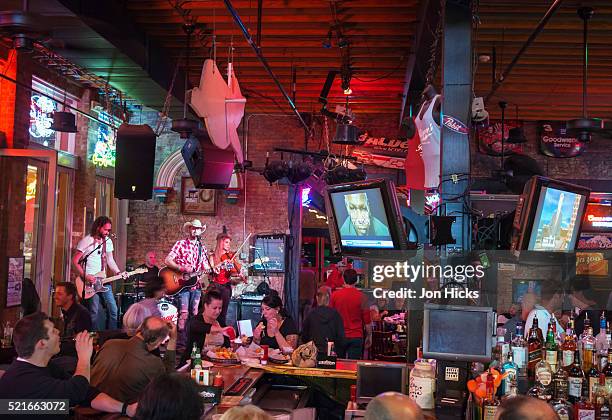 Nashville Bar Interior Photos and Premium High Res Pictures - Getty Images