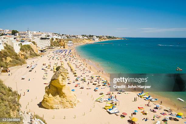 albufeira beach, algarve, portugal - albufeira beach stockfoto's en -beelden