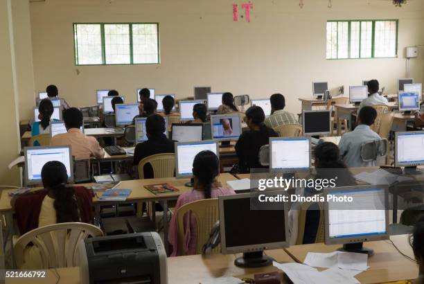 Computer Lab India Mp Indian Students In Computer Lab Photos and Premium High Res Pictures ...