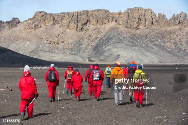 passengers on an expedition cruise climbing the caldera on deception island - deception island foto e immagini stock